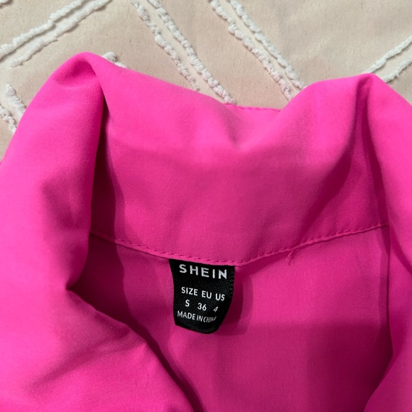 SHEIN Vibrant Pink Blouse conjunto con short - Picture 2 of 4